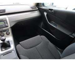 Volkswagen Passat 1.9 TDI 77kW - 13