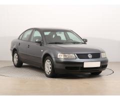 Volkswagen Passat 1.8 T 110kW - 1