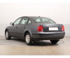 Volkswagen Passat 1.8 T 110kW - 5