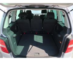 Volkswagen Touran 1.6 FSI 85kW - 21