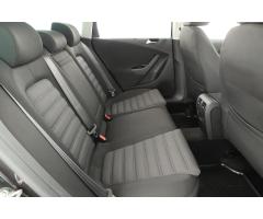 Volkswagen Passat 2.0 TDI 125kW - 9