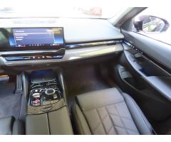 BMW Řada 5 520d xDrive 145kW - 12