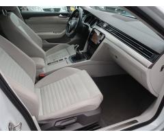 Volkswagen Passat 2.0 TDI 110kW - 12