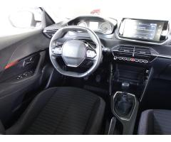 Peugeot 2008 1.2 PureTech 74kW - 9