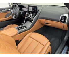 BMW Řada 8 840i xDrive Cabrio - 11