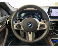 BMW Řada 5 530e xdT M Performance - 12