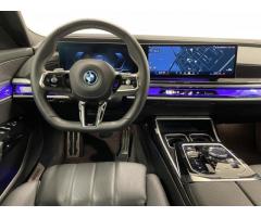 BMW Řada 7 i7 xDrive60 Sedan - 8