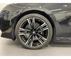 BMW i7 Limuzína - 6