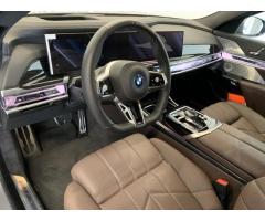 BMW i7 xDrive60 Sedan - 11