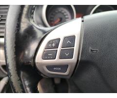 Peugeot 4007 2,2 HDI Comfort Pack 4x4 7mist - 25