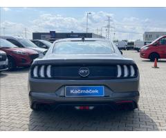 Ford Mustang 5,0 V8 GT Fastback Manuál - 3