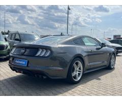 Ford Mustang 5,0 V8 GT Fastback Manuál - 4