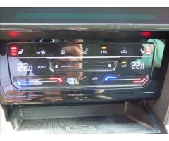 Volkswagen Passat 2,0 TDI DSG,LED,Navigace,Digi Klima,VW servis  Business - 36