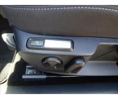 Volkswagen Passat 2,0 TDI DSG,LED,Navigace,Digi Klima,VW servis  Business - 42