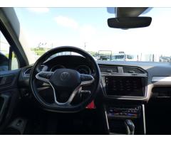 Volkswagen Tiguan 2,0 TDI DSG,4x4,LED,model 2021,Navi,VW servis  Life - 17