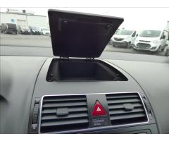 Volkswagen Touran 2,0 TDI DSG, Navi, Digi Klima, serviska  Comfortline - 28