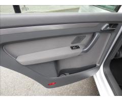 Volkswagen Touran 2,0 TDI DSG, Navi, Digi Klima, serviska  Comfortline - 42