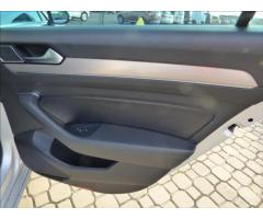 Volkswagen Passat 2,0 BiTDI DSG,REZERVACE,4x4,model 2015,  Highline - 63