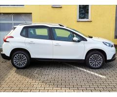 Peugeot 2008 1,2 CZ, MÁLO NAJETO - 4