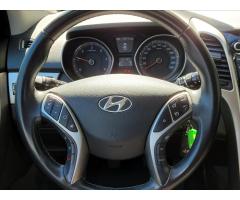 Hyundai i30 1,6 CRDi Style SERVISNÍ KNÍŽKA - 30