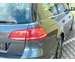 Volkswagen Passat 1,4 TSi HIGHLINE,málo najeto - 11