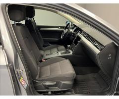 Volkswagen Passat 2,0 COMFORT  COMBI - 7