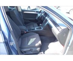 Volkswagen Passat 1,6 TDi,DSG,SERV.KN.,PANORAMA. - 13