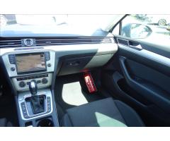 Volkswagen Passat 1,6 TDi,DSG,SERV.KN.,PANORAMA. - 24