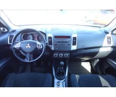 Mitsubishi Outlander 2,0 DI-D, ČR, 1 MAJ., 7MÍST. - 19