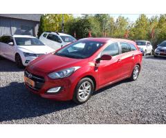 Hyundai i30 1,6 i, ČR, 1 MAJ., SERVIS.KN. - 2