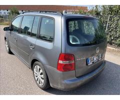 Volkswagen Touran 2,0 TDi KLIMA SERVIS - 8