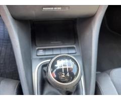 Volkswagen Golf 1,6 TDi KLIMA ROZVODY SERVIS - 19