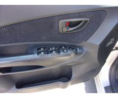 Hyundai Tucson 2,0 CRDI  4x4 ACTIVE - 11