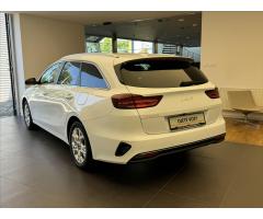 Kia Ceed 1,6 CRDi MHEV Exclusive SW - 6