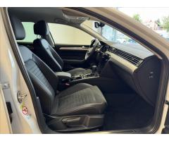 Volkswagen Passat 2,0 TDI 4MOT DSG R-Line - 9