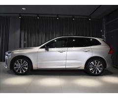 Volvo XC60 2,0 B4 AWD Plus Dark Vzduch - 2