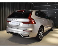 Volvo XC60 2,0 B4 AWD Plus Dark Vzduch - 4