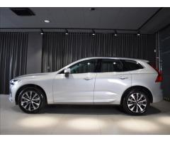 Volvo XC60 2,0 B4 AWD Plus Dark bezklíč - 2