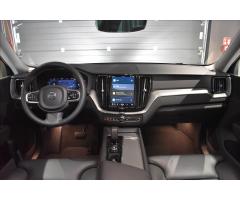 Volvo XC60 2,0 B4 FWD Plus Dark Panorama - 13