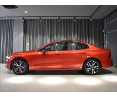 Volvo S60 2,0 B4 FWD Plus Dark Bezklíč - 2