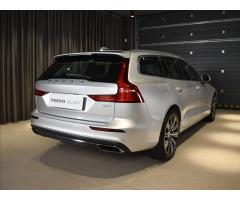 Volvo V60 2,0 B4 FWD MOM BLIS, Bezklíč - 4