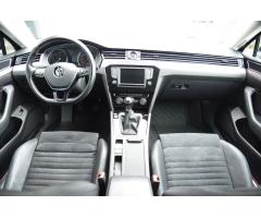 Volkswagen Passat 2.0 TDi 110 kw Highline - 24