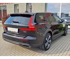 Volvo V60 2.0 B5 AWD Cross Country,1Maj - 10