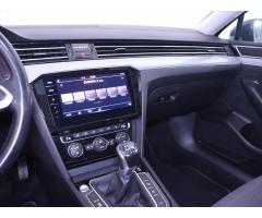 Volkswagen Passat 2,0 TDI Matrix Panorama Virtual - 24