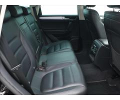 Volkswagen Touareg 3,0 TDI V6 193kW Aut. CZ DPH - 17