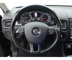 Volkswagen Touareg 3,0 TDI V6 193kW Aut. CZ DPH - 22