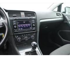 Volkswagen Golf 1,5 TSI 96kW Comfort 1.Maj CZ - 23