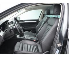 Volkswagen Passat 2,0 TDI 140kW DSG Virtual Panorama - 12