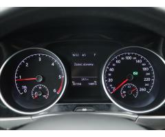 Volkswagen Touran 2,0 TDI Comfort DSG Navi ACC - 19