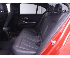 BMW Řada 3 3,0 330d Steptronic M Sport DPH - 16